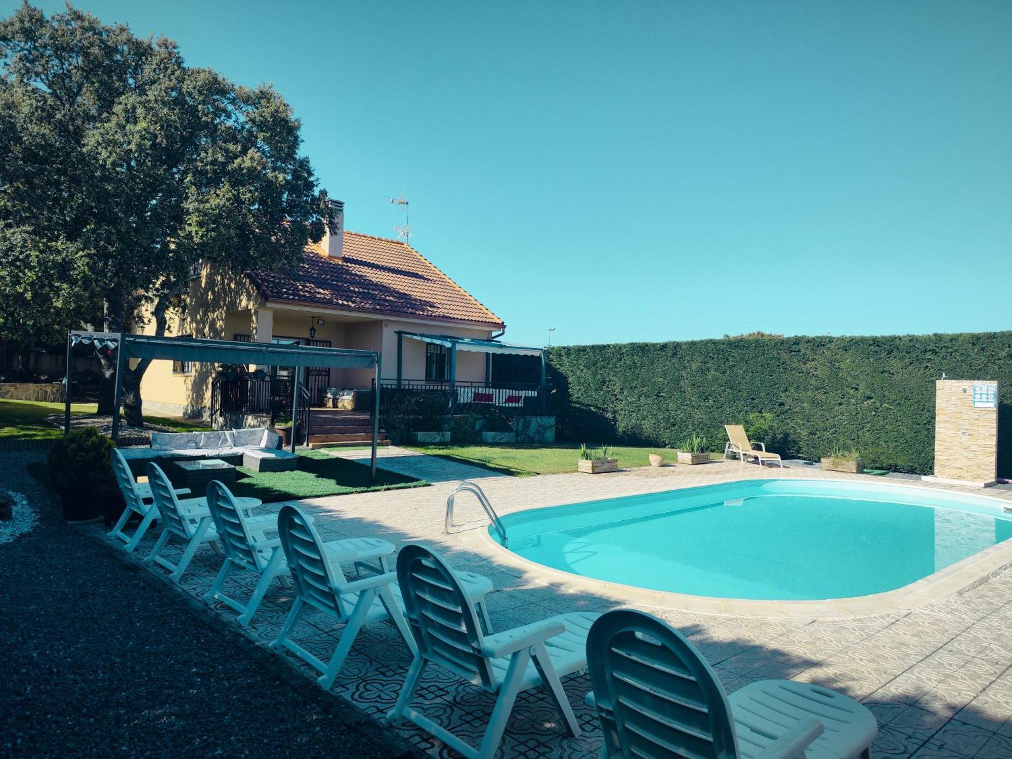 La Triqueta Zarzuela del Monte Exterior foto