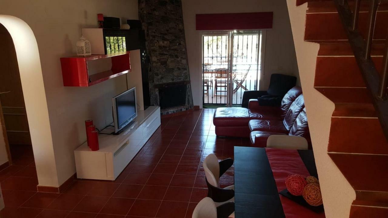 La Triqueta Zarzuela del Monte Exterior foto